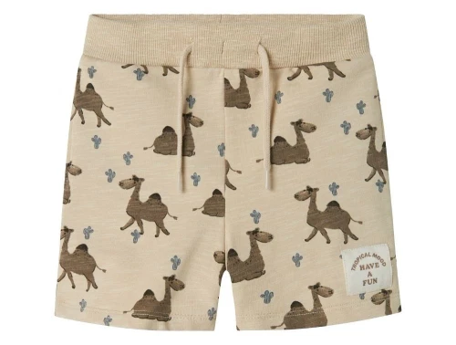 beige sweatshorts med print af dromedarer og små kaktuser samt sidelommer og bindebånd fra Name It 13243317 peyote